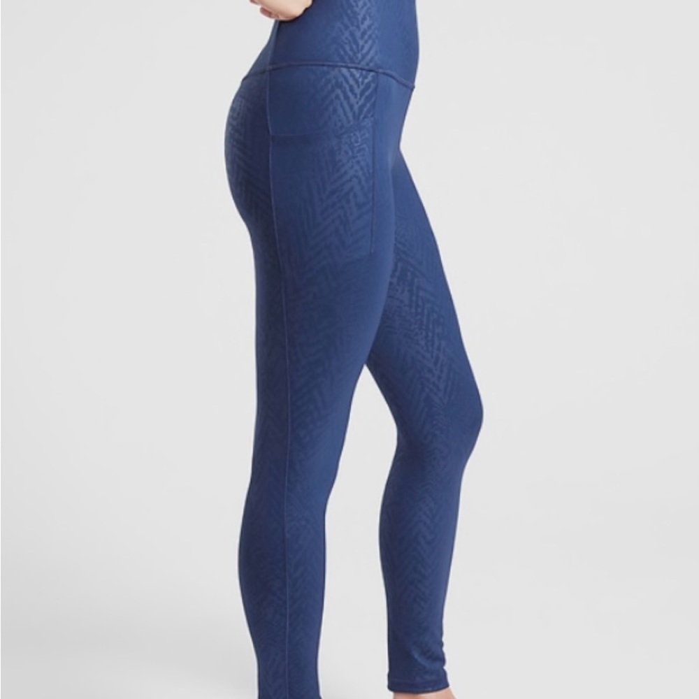 Athleta Salutation Stash II in Embossed Dark Blue